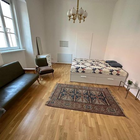 Bruckneudorf Central Plaza Great Apartment 4 Bedroom 3 Bathroom מראה חיצוני תמונה