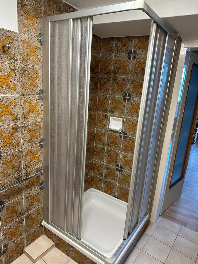 Bruckneudorf Central Plaza Great Apartment 4 Bedroom 3 Bathroom מראה חיצוני תמונה