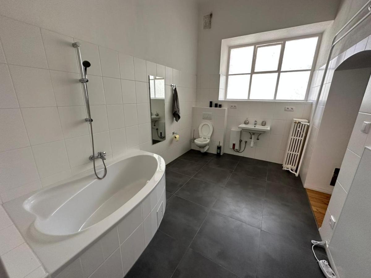 Bruckneudorf Central Plaza Great Apartment 4 Bedroom 3 Bathroom מראה חיצוני תמונה