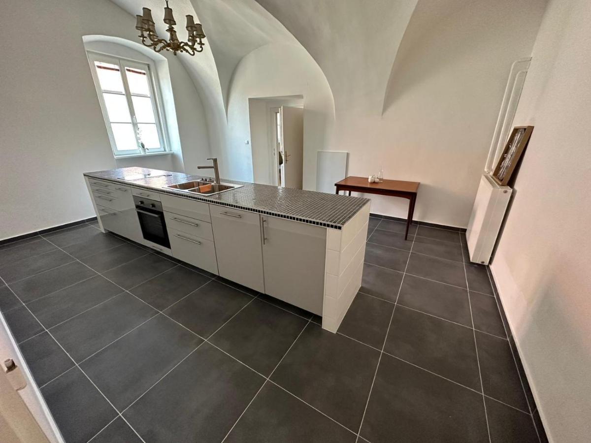 Bruckneudorf Central Plaza Great Apartment 4 Bedroom 3 Bathroom מראה חיצוני תמונה