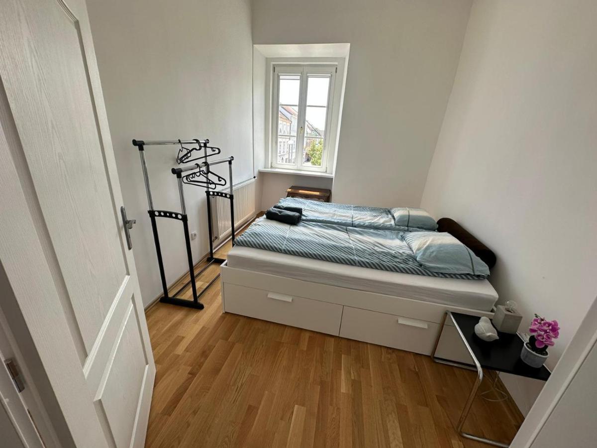 Bruckneudorf Central Plaza Great Apartment 4 Bedroom 3 Bathroom מראה חיצוני תמונה